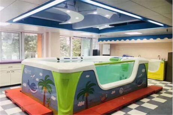 海豚湾婴儿游泳馆